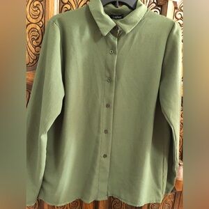 Woman’s boohoo dress shirt